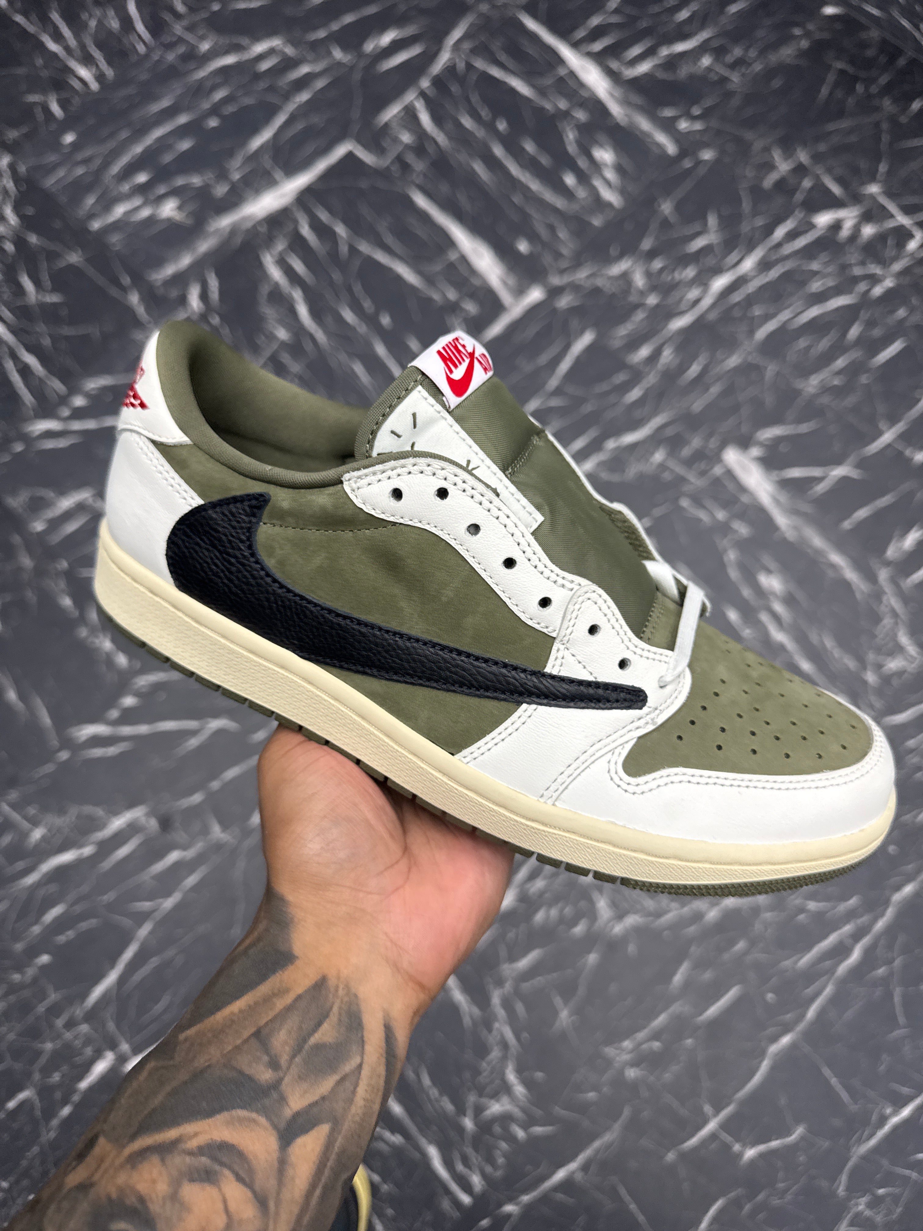 Jordan 1 low Travis medium olive