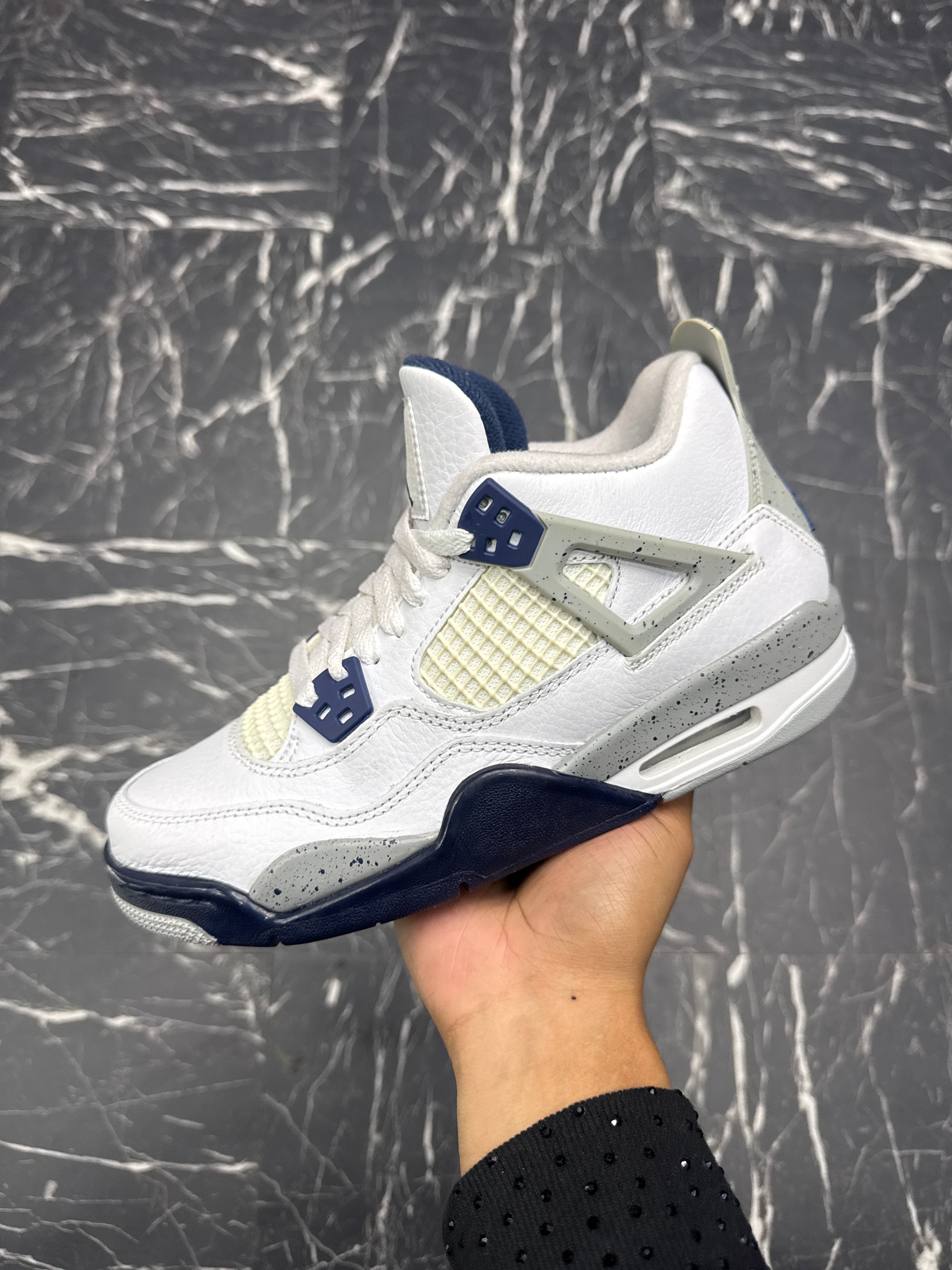 Jordan 4 Midnight navy Grade school