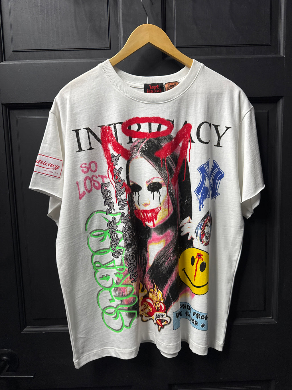 Lost intricacy white front mag tee sz large